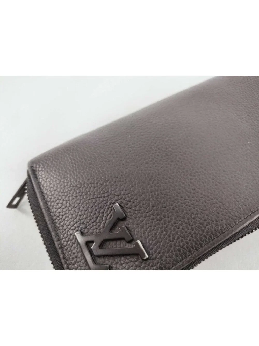 Louis Vuitton Wallet Aerogram Zippy Vertical Black Leather Zip Around Silver